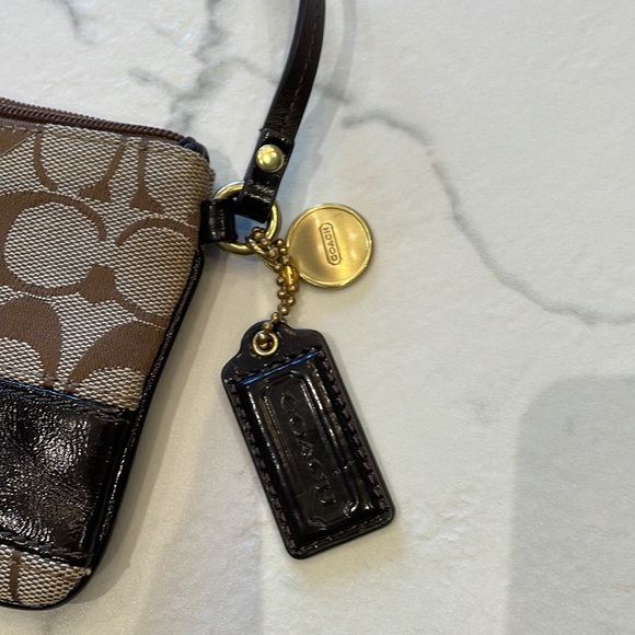 COACH Wristlet - Iconic coach brown pattern - Picture 2 of 3